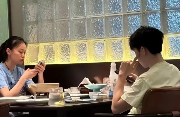 女方韩菲儿长相甜好意思动东谈主体育集锦