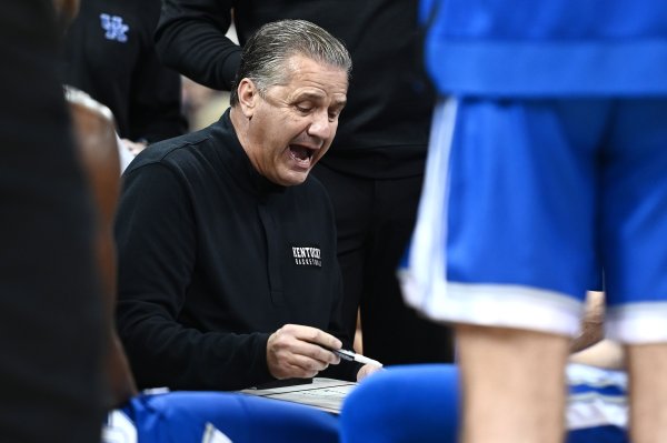 卡利帕里前年和阿肯色大学男篮竣事一份5年公约体育赛事直播