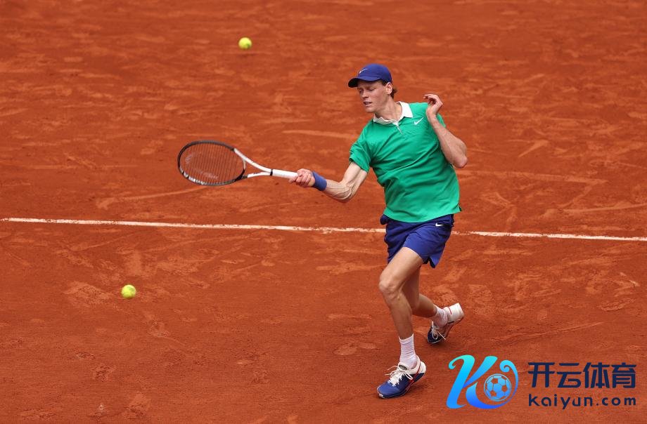 [图]辛纳打败莱赫奇卡晋级法网男单第四轮体育录像/图片