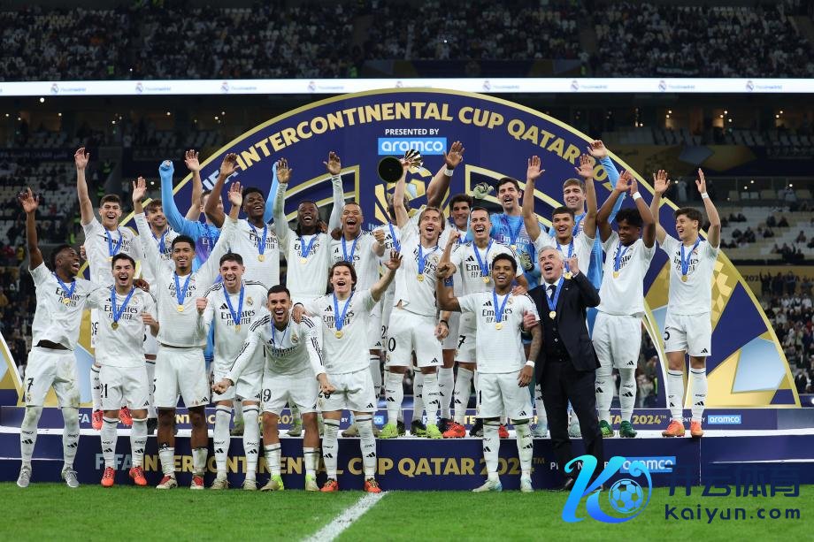 [图]3巨星携手破门 皇马3-0帕丘卡夺得洲际杯冠军